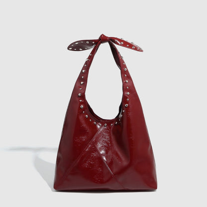 Leah – Sac Seau pour Femme avec Rivets et Nœud