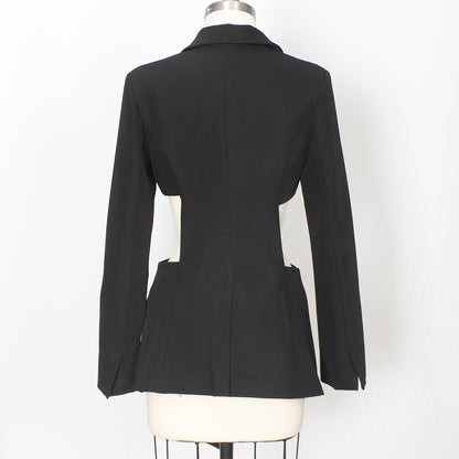 Janet – Veste de costume petite avec découpe au milieu et lacets