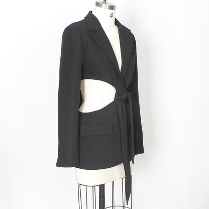 Janet – Veste de costume petite avec découpe au milieu et lacets