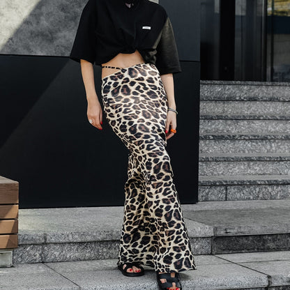 Brenda – Robe Sirène à Imprimé Léopard en Satin à Taille Haute