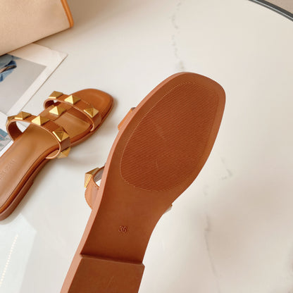 Margaret – Mules Plates Rivetées Tendance pour Plage