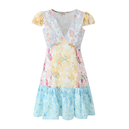 Lynda – Robe Mini à Col V en Chiffon Imprimé