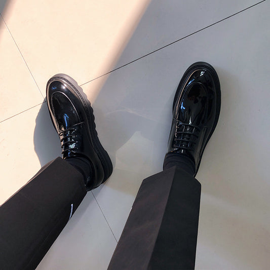 Bruce – Chaussures Basses Épaisses en Cuir Vegan Brillant