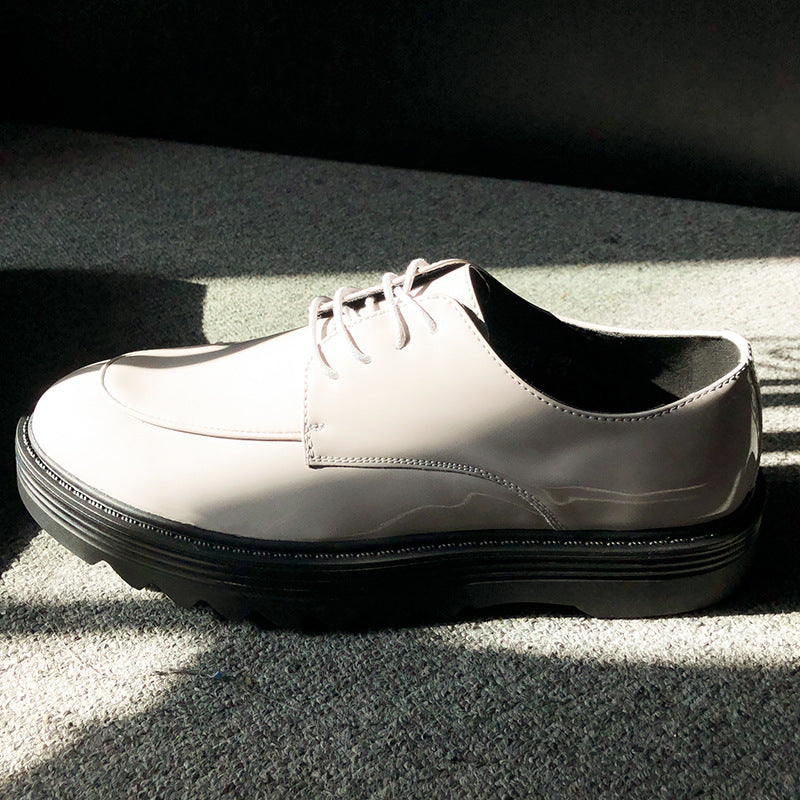 Bruce – Chaussures Basses Épaisses en Cuir Vegan Brillant