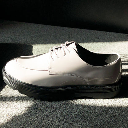Bruce – Chaussures Basses Épaisses en Cuir Vegan Brillant