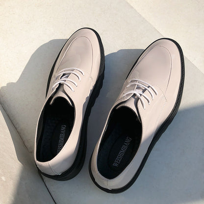 Bruce – Chaussures Basses Épaisses en Cuir Vegan Brillant