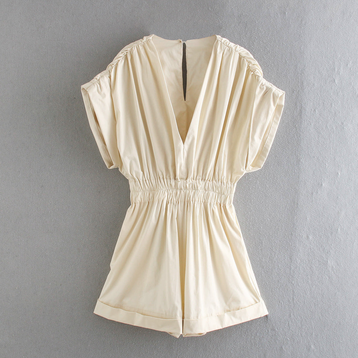 Kimberley – Combinaison Plissée avec Taille Élastique et Col en V