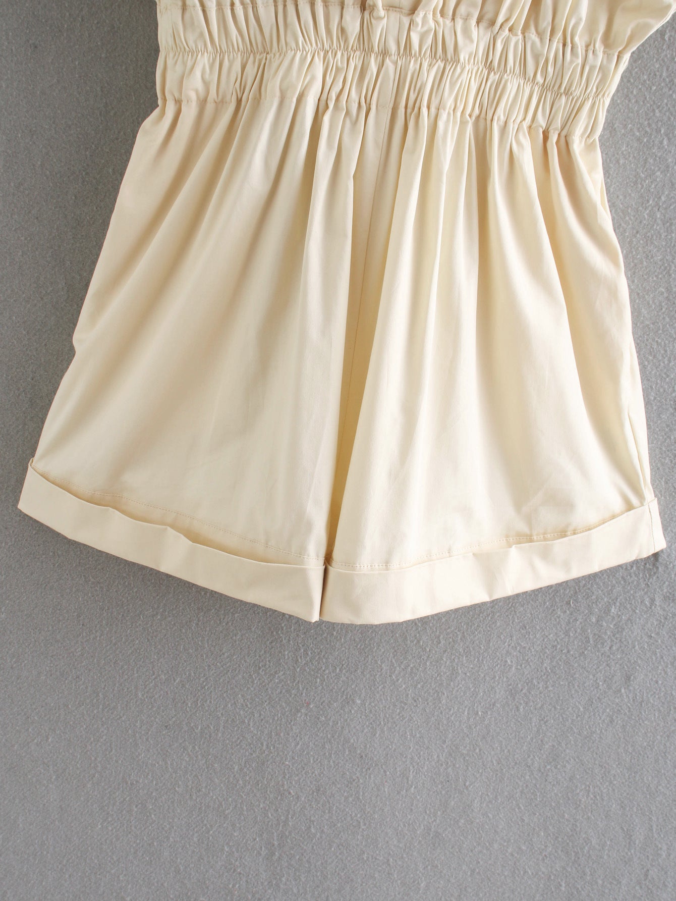 Kimberley – Combinaison Plissée avec Taille Élastique et Col en V