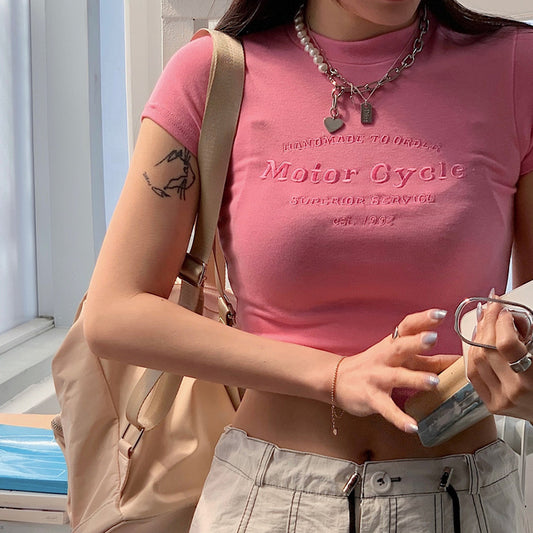 Christine – T-shirt à Broderie Lettre Style Épicé