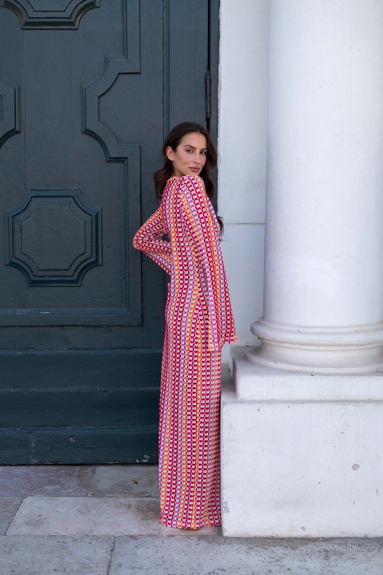 Tamara – Robe Longue en Dentelle avec Contraste de Couleurs