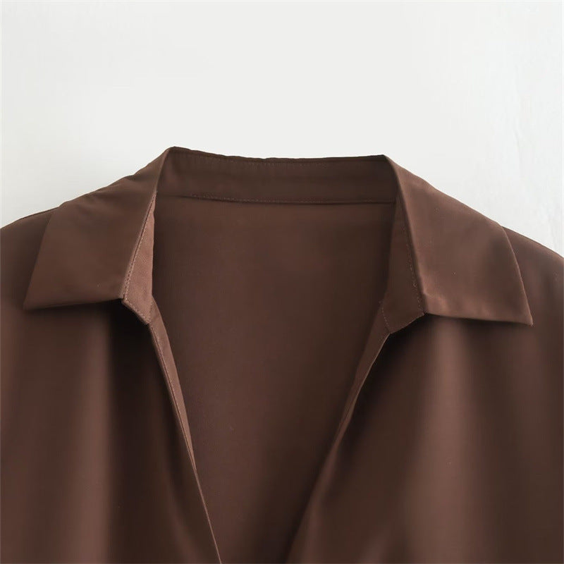 Julie – Chemisier en Satin de Soie à Plume et Manchette