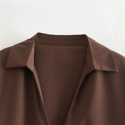 Julie – Chemisier en Satin de Soie à Plume et Manchette