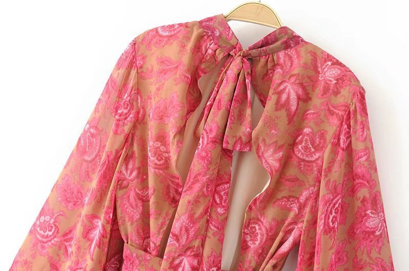 Katie – Robe à Manches Longues avec Ruban Rouge