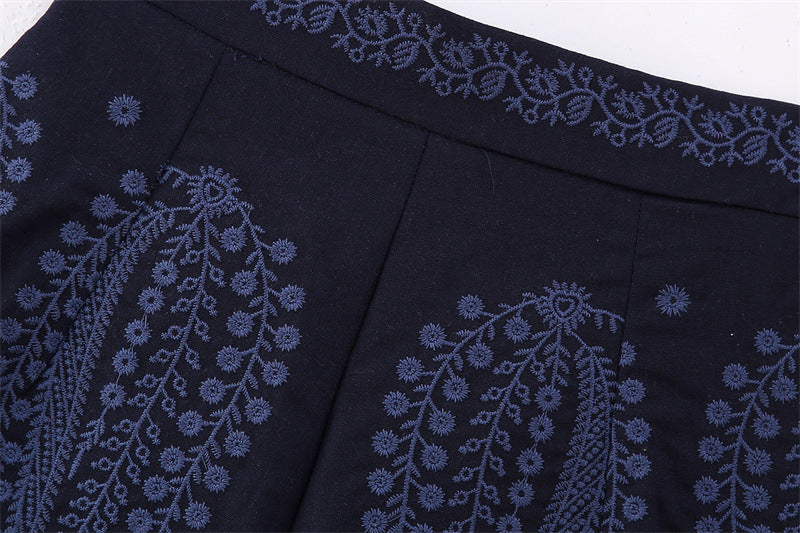 Margaret – Pantalon Évasé Brodé Contrastant