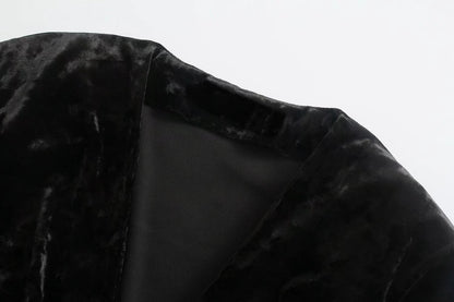 Betty – Robe plissée à manches longues en velours avec épaulettes