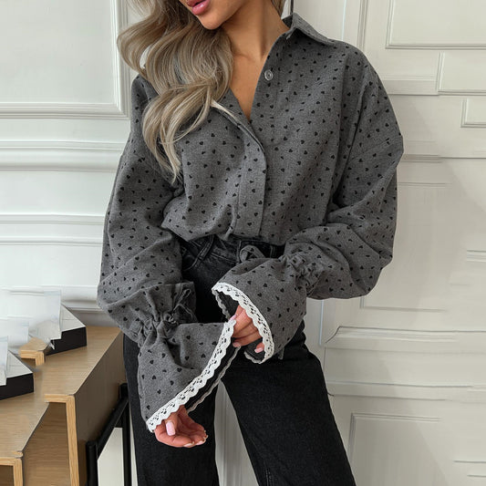 Joanne – Chemise à Imprimé Cœur Élégante