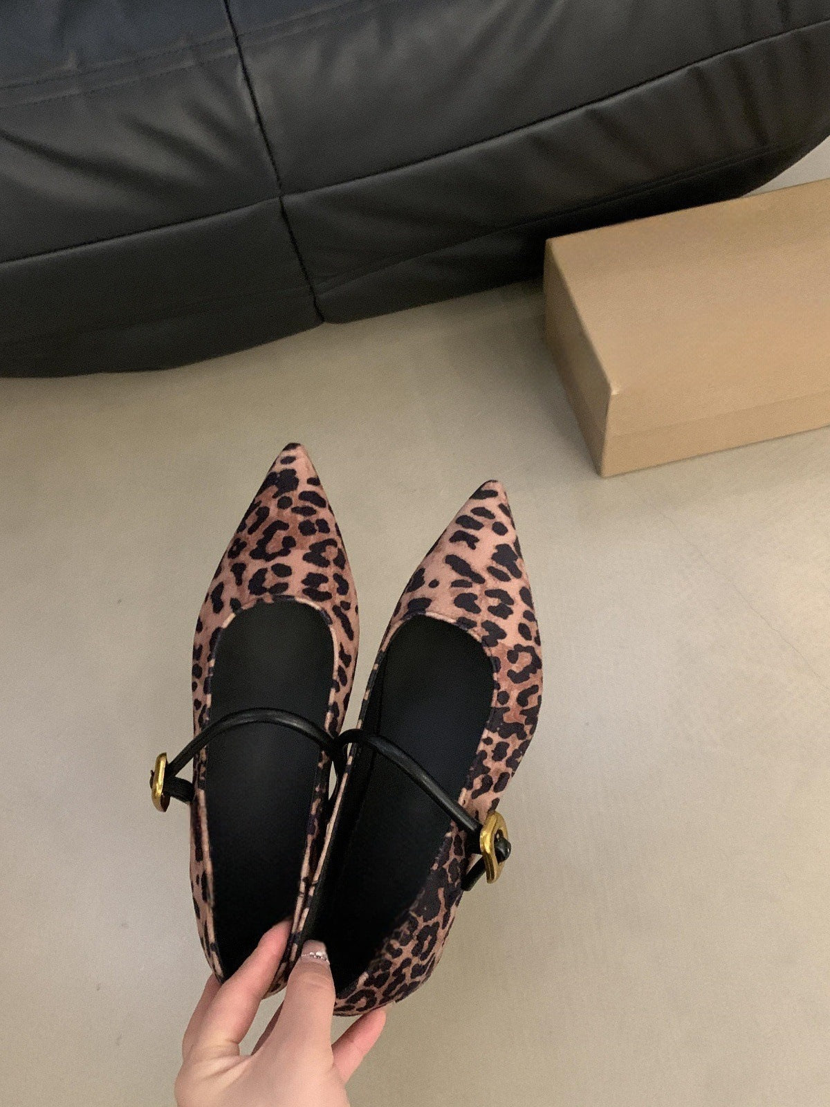Megan – Escarpins à Bout Pointu avec Boucle