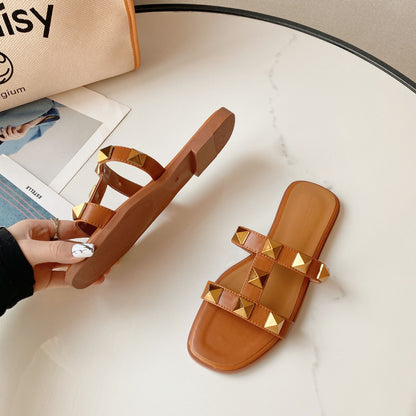 Margaret – Mules Plates Rivetées Tendance pour Plage
