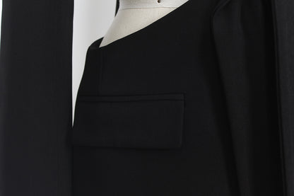 Janet – Veste de costume petite avec découpe au milieu et lacets