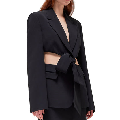 Janet – Veste de costume petite avec découpe au milieu et lacets