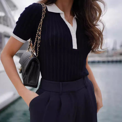 Joan – Polo Slim à Col V avec Patchwork Contrasté