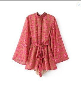 Katie – Robe à Manches Longues avec Ruban Rouge
