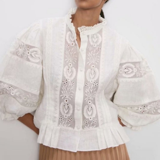 Sara – Haut Ample à Manches Bouffantes Brodé en Dentelle