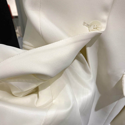 Julia – Veste de costume noire à manches longues et épaules dénudées
