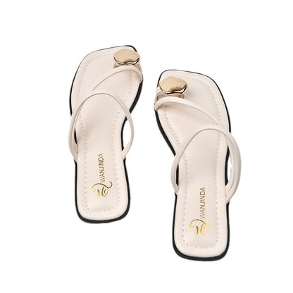Sue – Sandales à Talon Épais avec Bouton Doré et Coin Petit