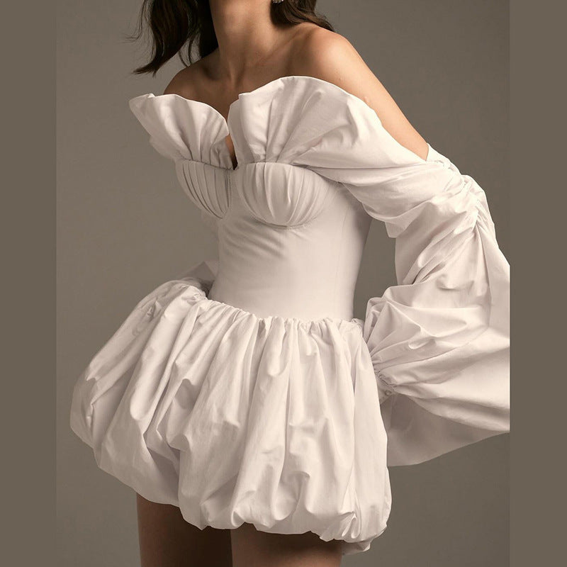 Kelly – Robe à Taille Haute avec Épaules Dénudées et Manches Bouffantes
