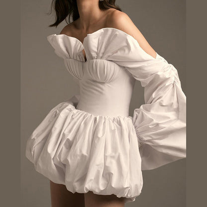 Kelly – Robe à Taille Haute avec Épaules Dénudées et Manches Bouffantes