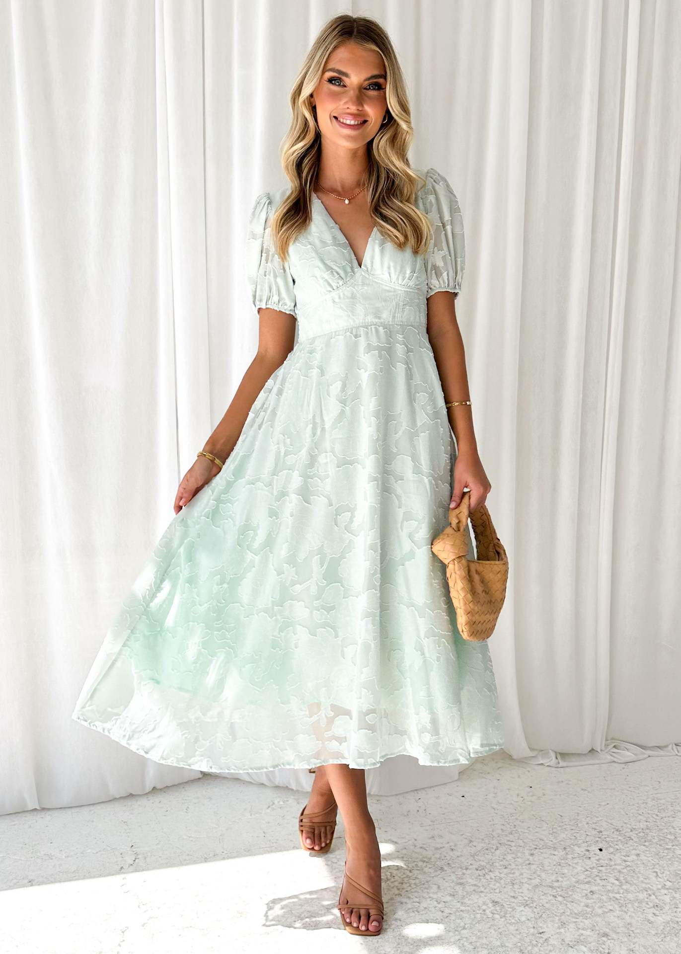 Helen – Robe Flottante à Manches Courtes en Dentelle Florale