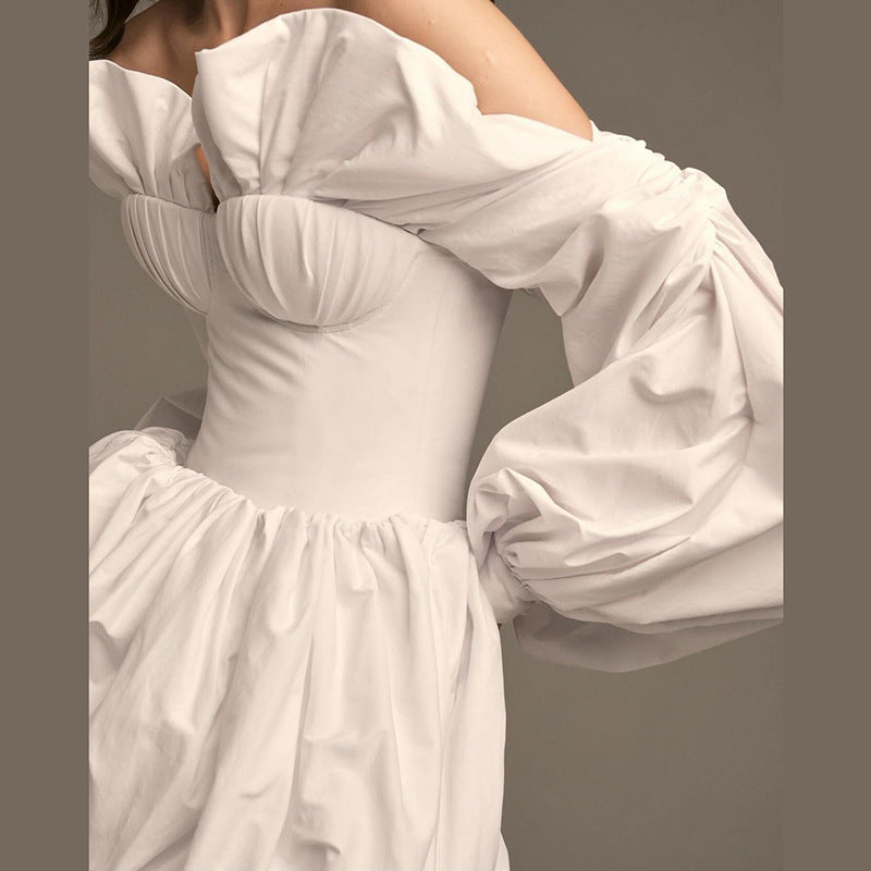 Kelly – Robe à Taille Haute avec Épaules Dénudées et Manches Bouffantes