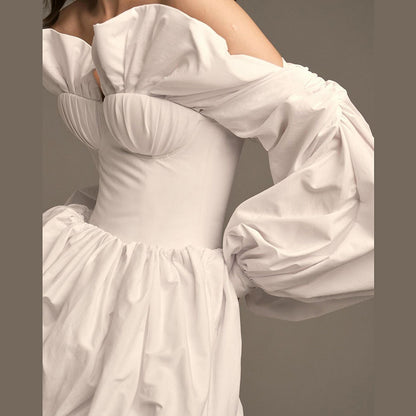 Kelly – Robe à Taille Haute avec Épaules Dénudées et Manches Bouffantes