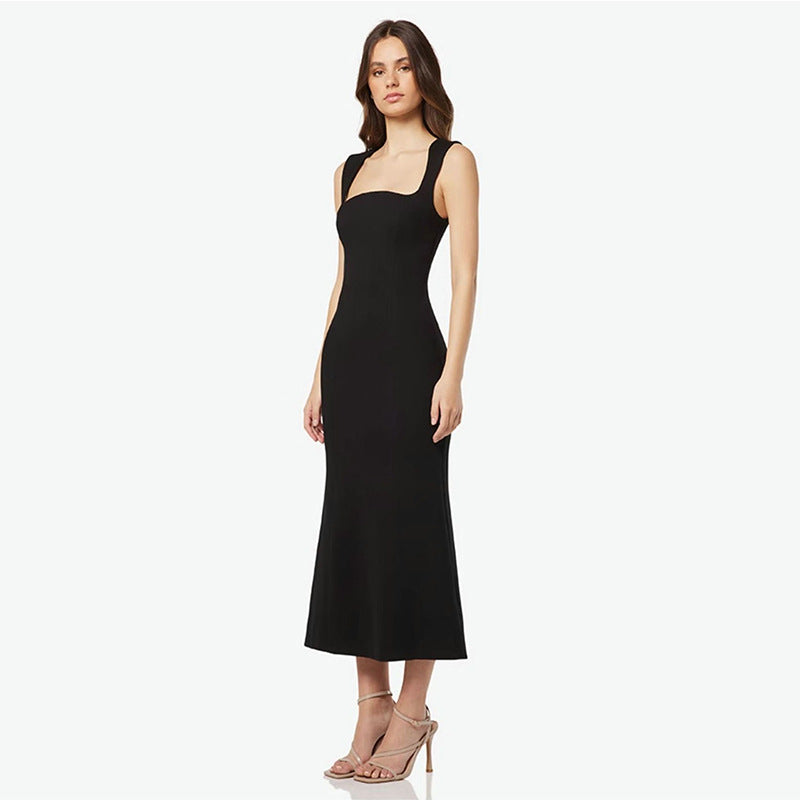 Margaret – Robe Slim Mi-longue à Col Carré Noir