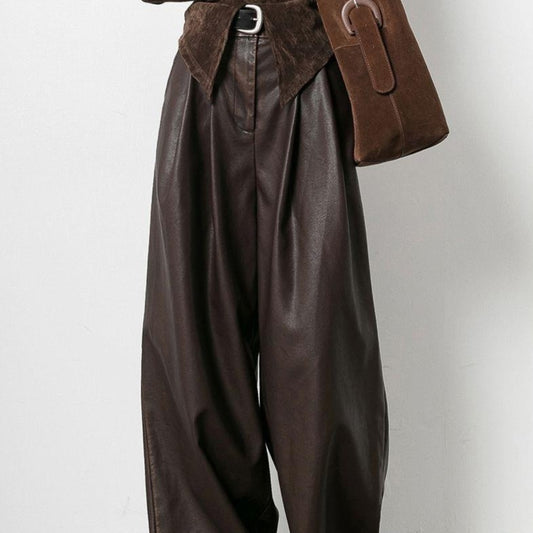 Lynda – Pantalon Plissé en Cuir Vegan Marron Vintage