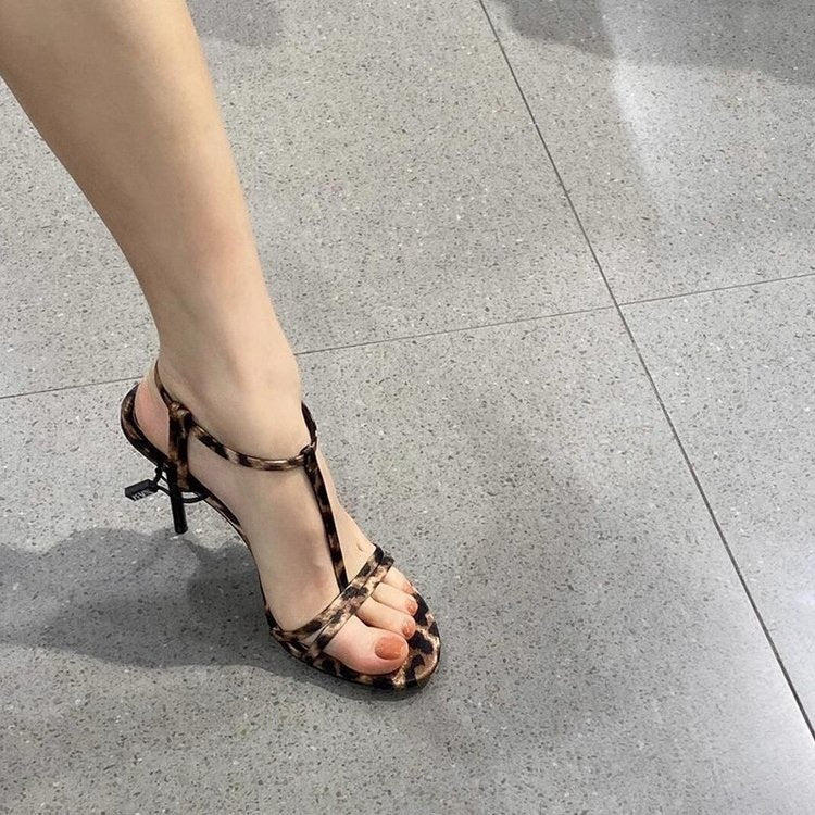 Hannah – Talons Hauts Imprimé Léopard avec Bride à la Cheville