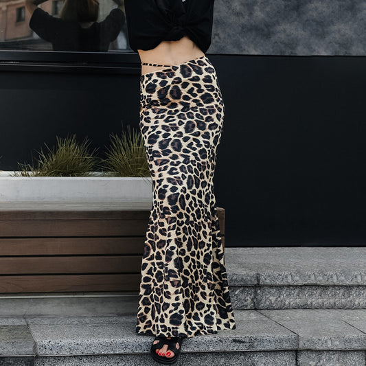Brenda – Robe Sirène à Imprimé Léopard en Satin à Taille Haute