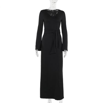 Julie – Robe à col en V avec ceinture en dentelle