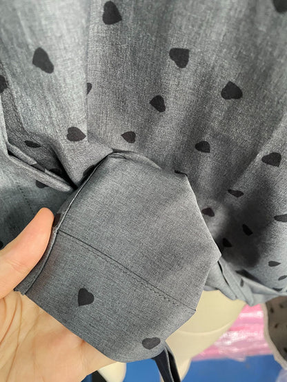 Joanne – Chemise à Imprimé Cœur Élégante