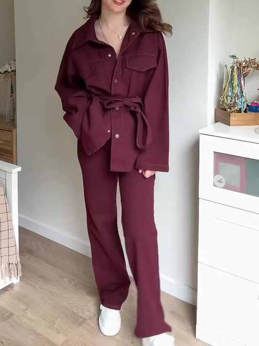 Ruby – Costume Veste Ceinturée et Pantalon Taille Haute Bordeaux