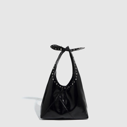 Leah – Sac Seau pour Femme avec Rivets et Nœud