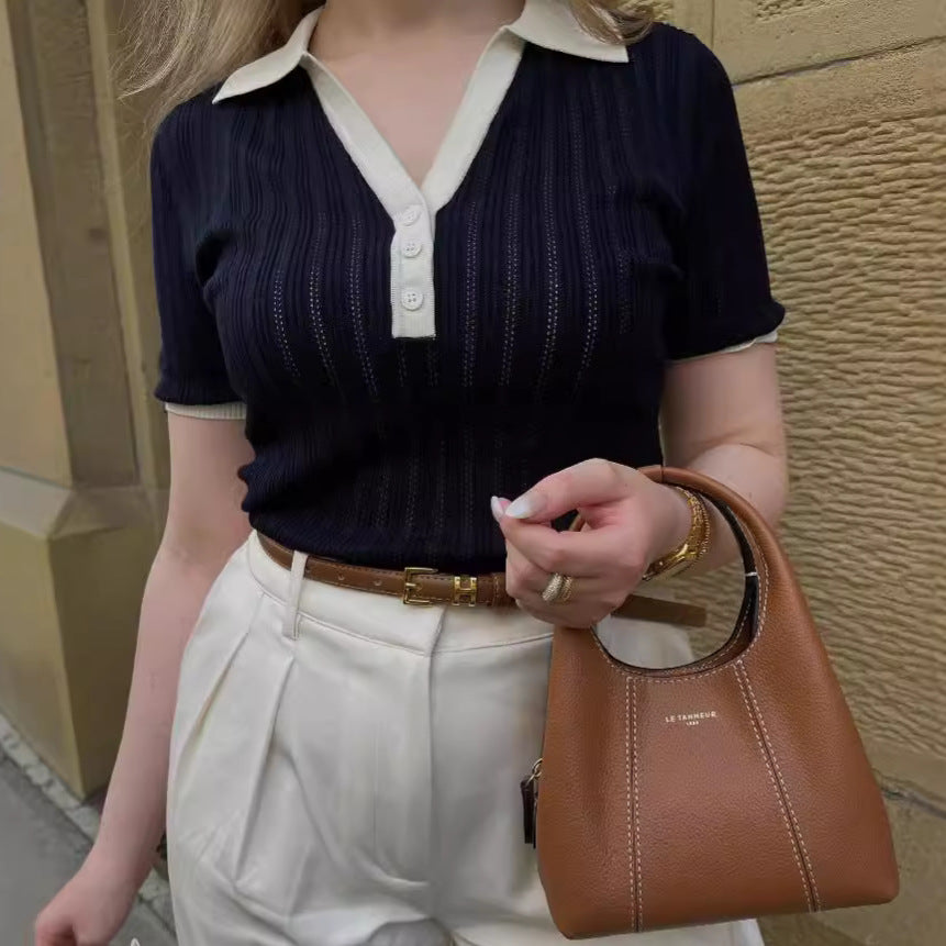 Joan – Polo Slim à Col V avec Patchwork Contrasté