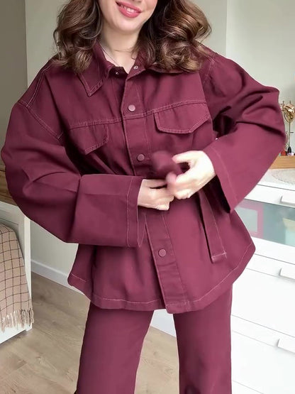 Ruby – Costume Veste Ceinturée et Pantalon Taille Haute Bordeaux