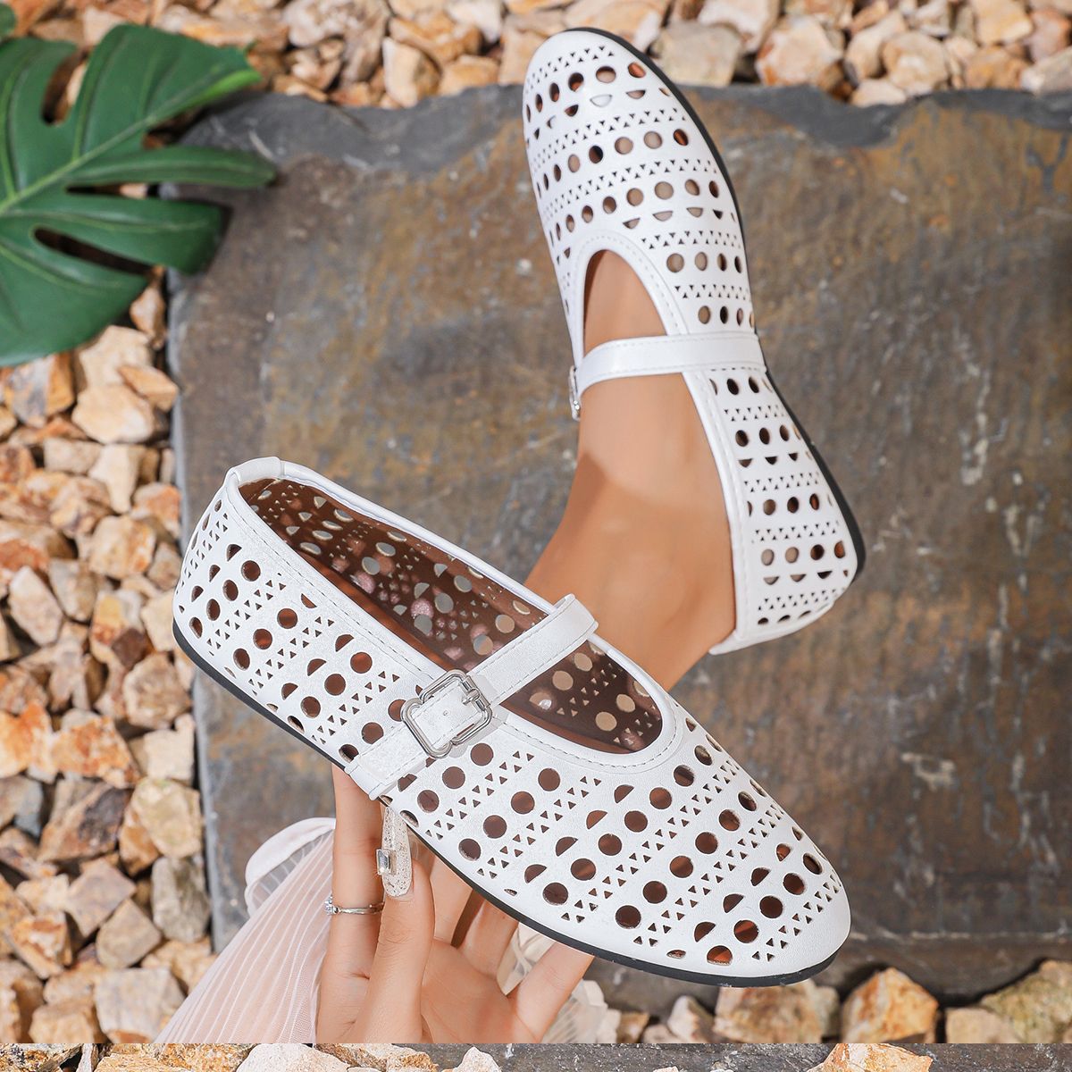 Lucy – Chaussures Plates à Bout Rond avec Boucle Découpée