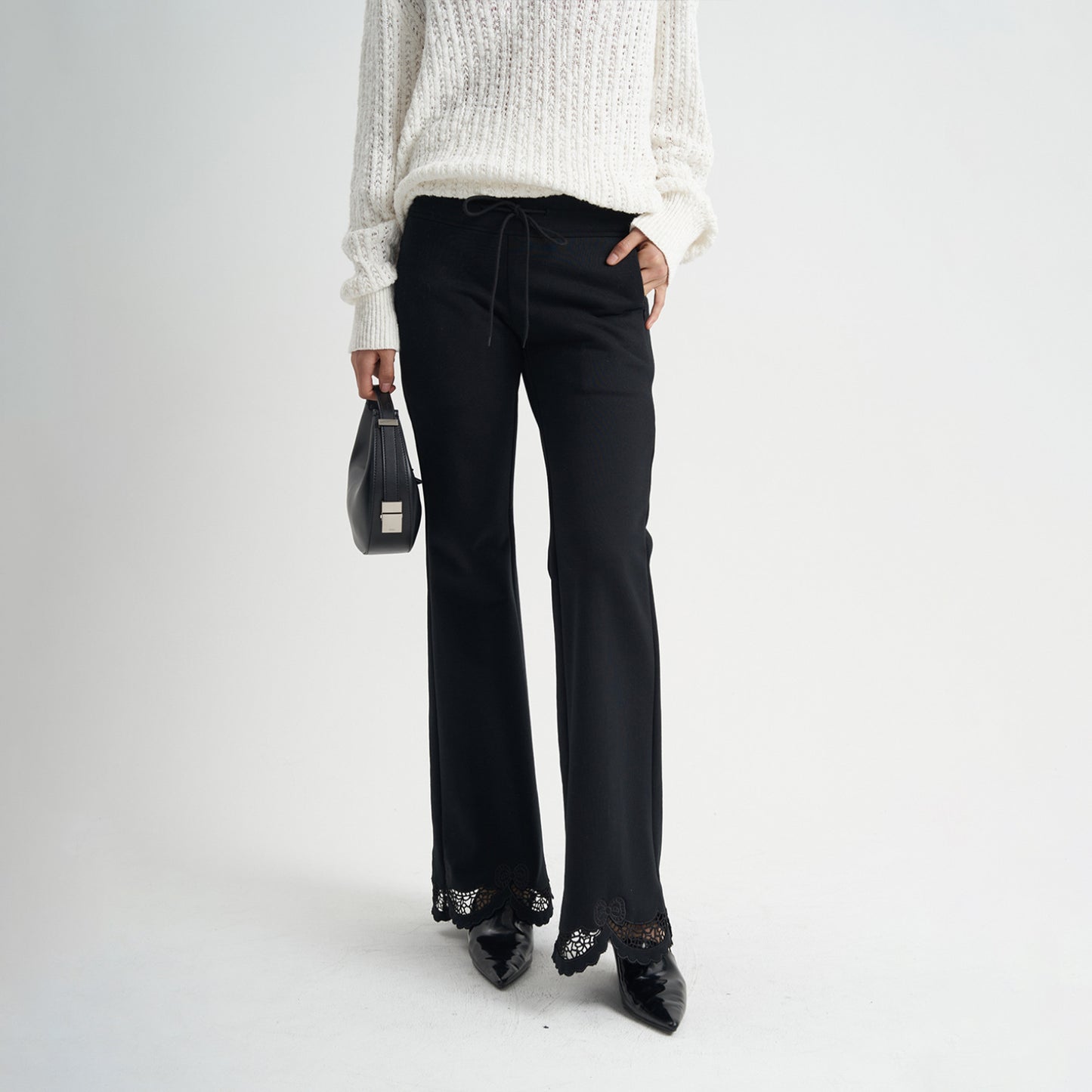 Jean – Pantalon Noir à Lacets Taille Haute
