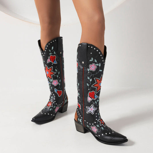 Angela – Bottes à Talons Chunky avec Rivets et Broderie