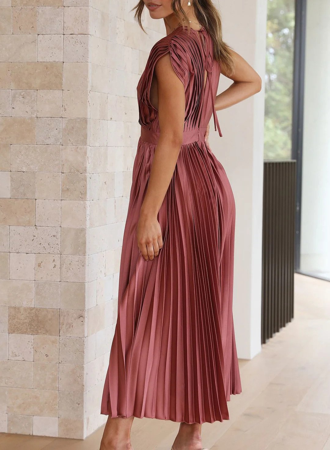 Donna – Robe Plissée avec Col en V