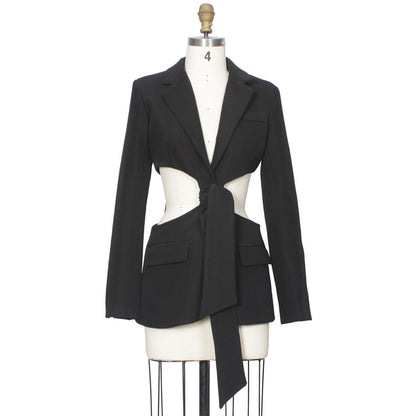 Janet – Veste de costume petite avec découpe au milieu et lacets