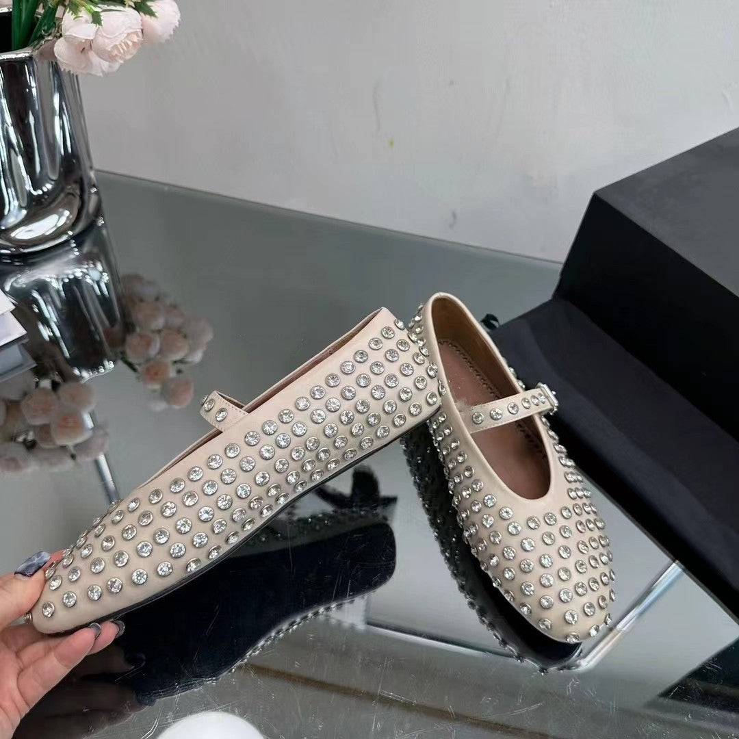 Lydia – Chaussures à Bout Rond avec Rivets et Strass
